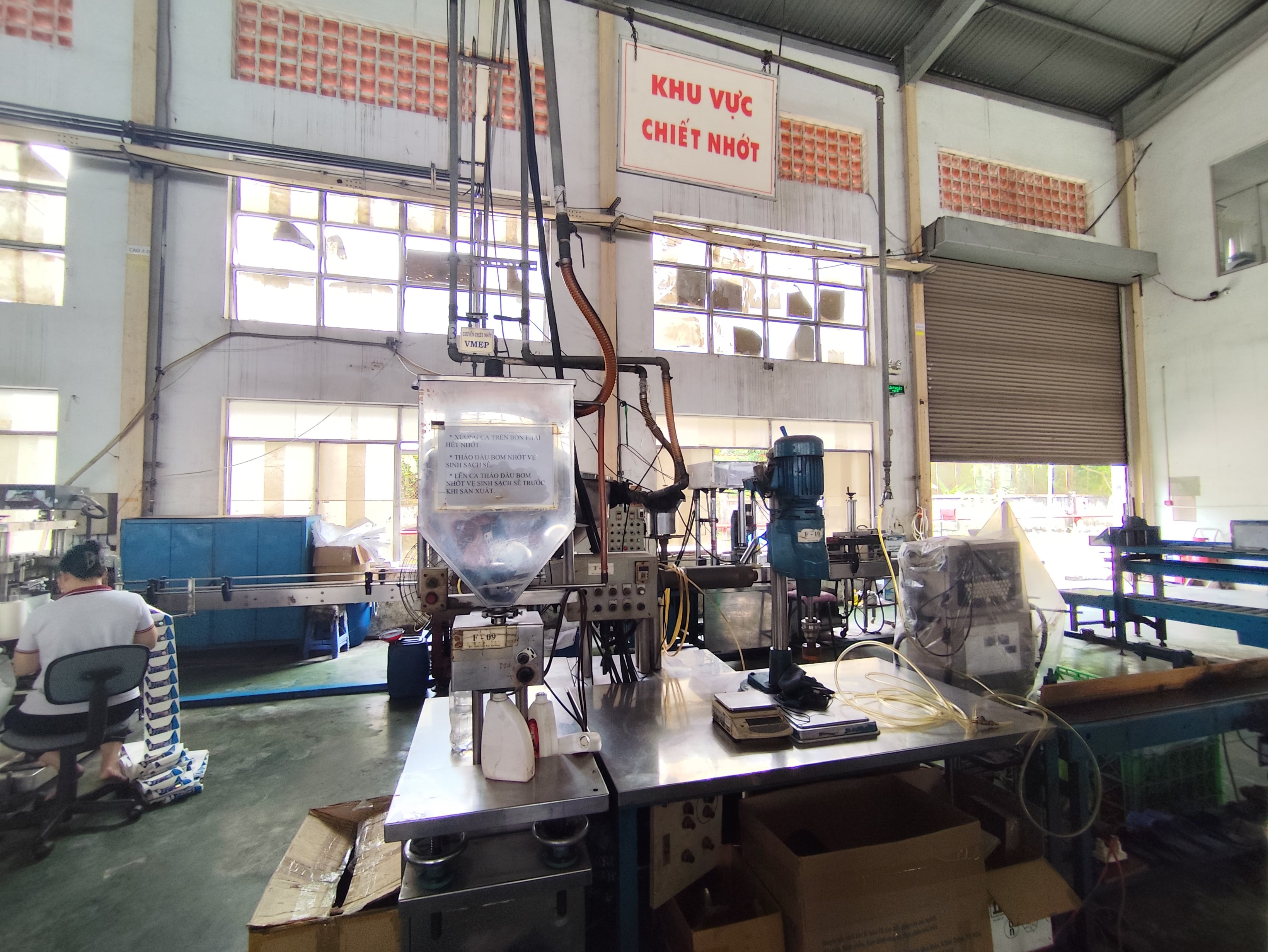 Oil filling machine 2.jpg